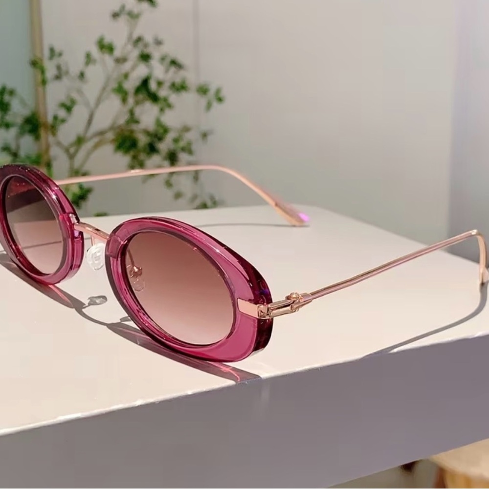 Elegant Oval Sunglasses - Picture 2 of 2